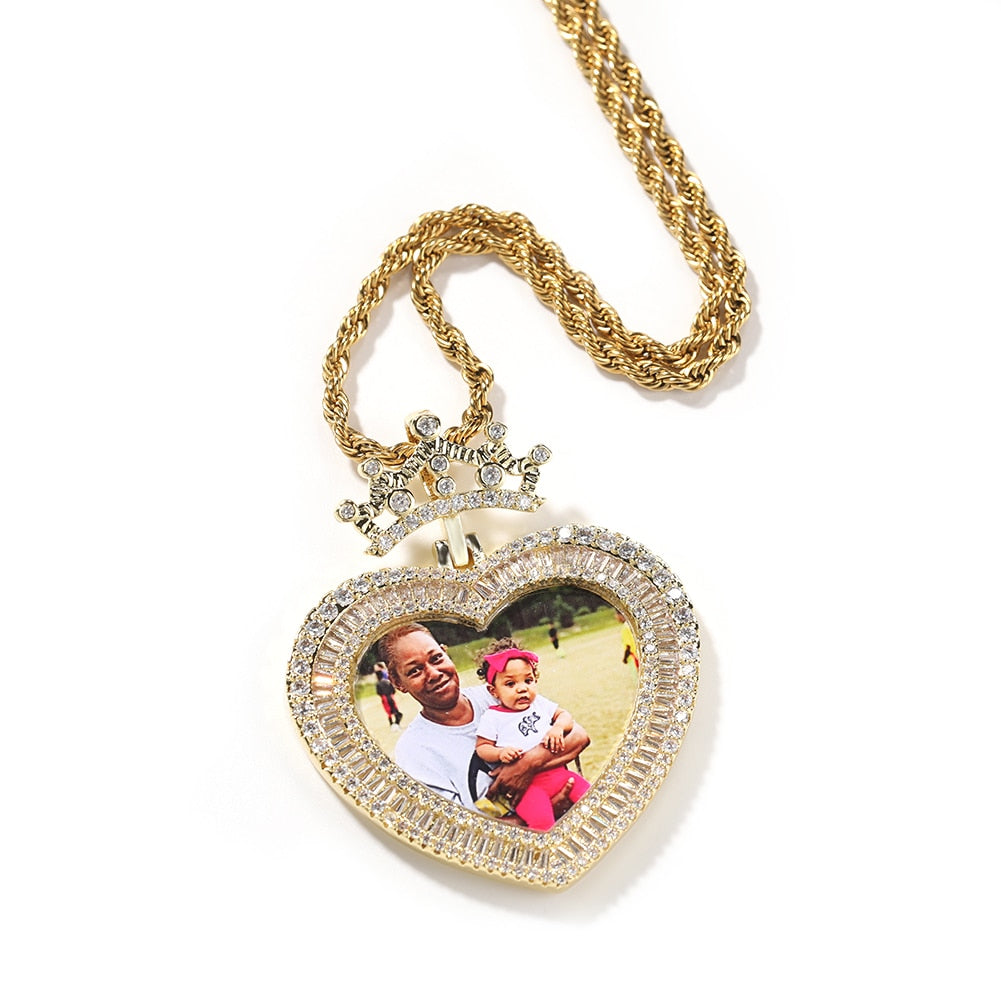 Gold pendant with picture inside hotsell