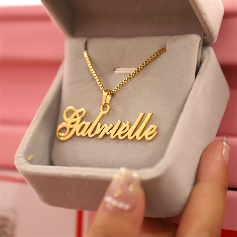 18k | Gold Necklace with Name in Cursive