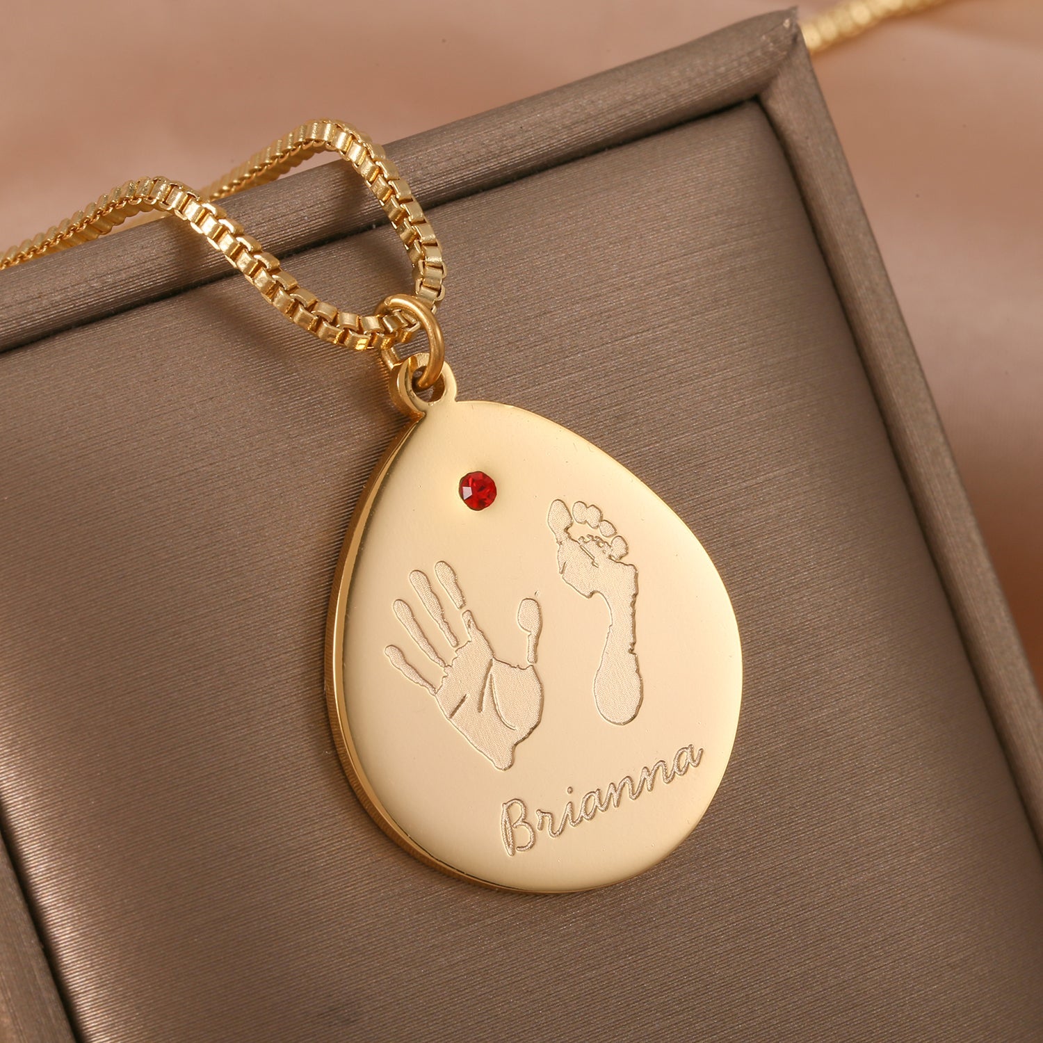 Baby-Handprint-Necklace.jpg